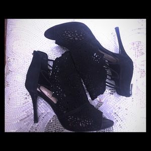 Jessica Simpson Black Keelin